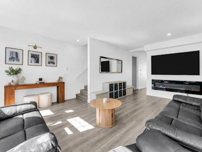 15-14377 60 Avenue - 2