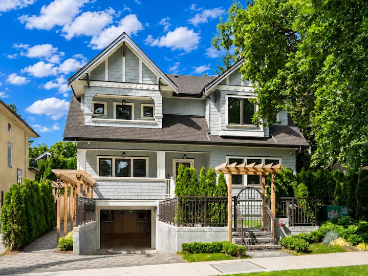 2373 W 7th Avenue, Vancouver, BC, V6K 1Y4