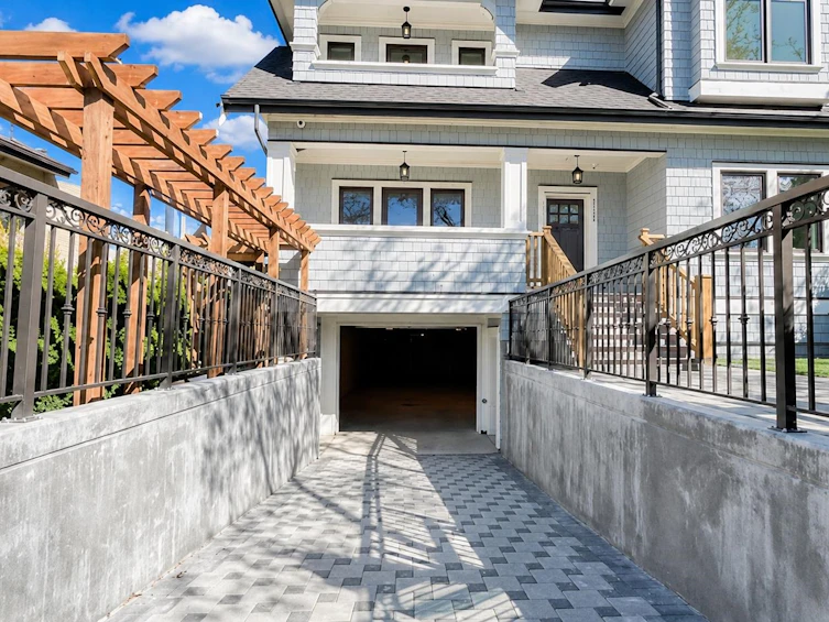 2373 W 7th Avenue, Vancouver, BC, V6K 1Y4 - 3