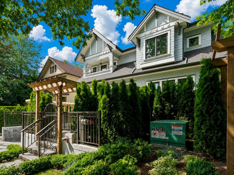2373 W 7th Avenue, Vancouver, BC, V6K 1Y4 - 4