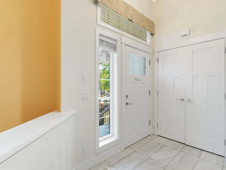 15878 29a Avenue, Surrey, BC, V3Z 0N3 - 2