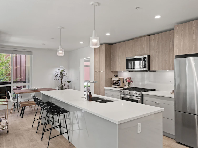 209-128 E 8th Street, North Vancouver, BC, V7L 0H2 - 10