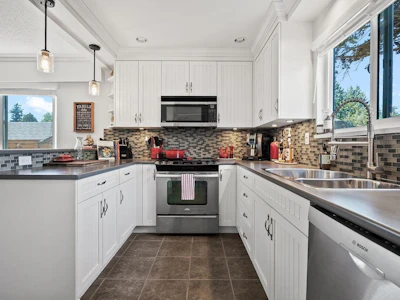 4851 55b Street - 2