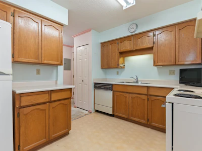 202-8725 Elm Drive - 4