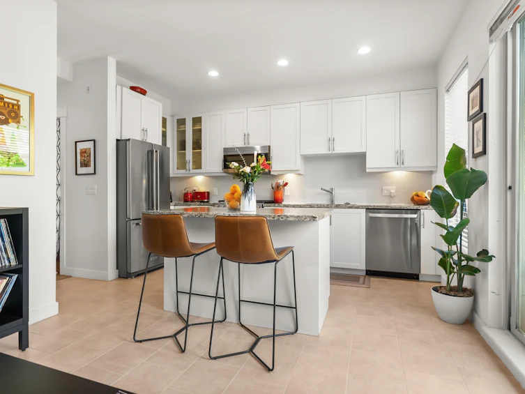 3-307 E 15th Street, North Vancouver, BC, V7L 2R6 - 14
