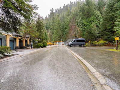 5-2240 Nordic Drive Drive - 2