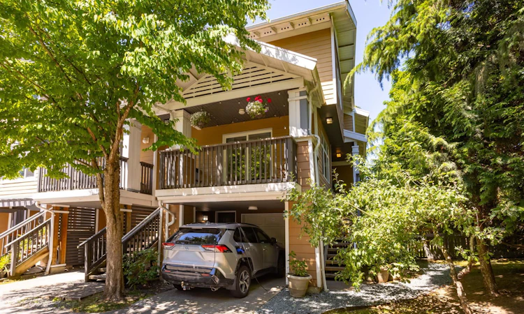 59-15233 34 Avenue