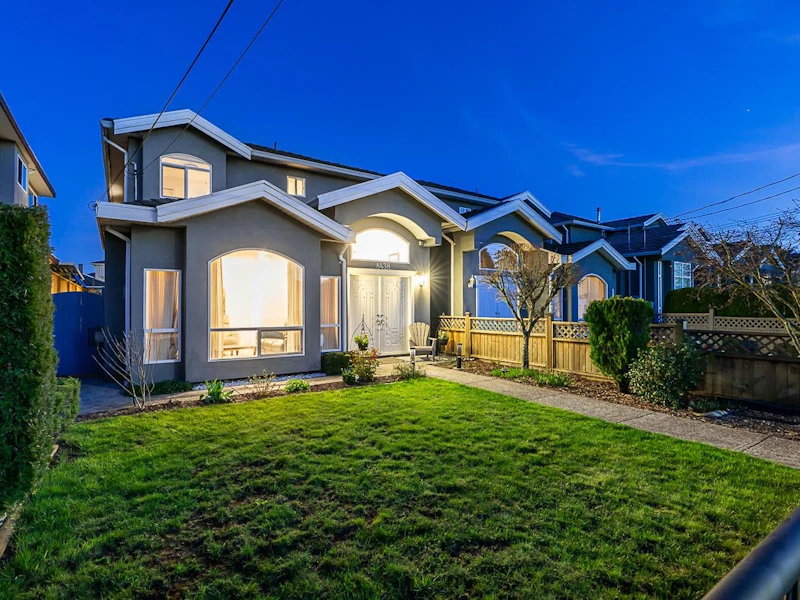 8438 14th Avenue, Burnaby BC V3N 2C4