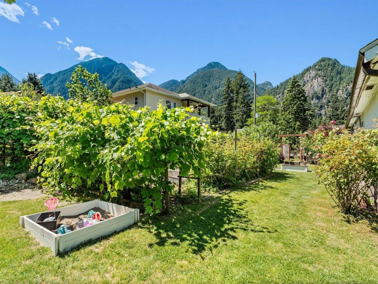 19834 Peter Street, Hope, BC, V0X 1L2 - 3