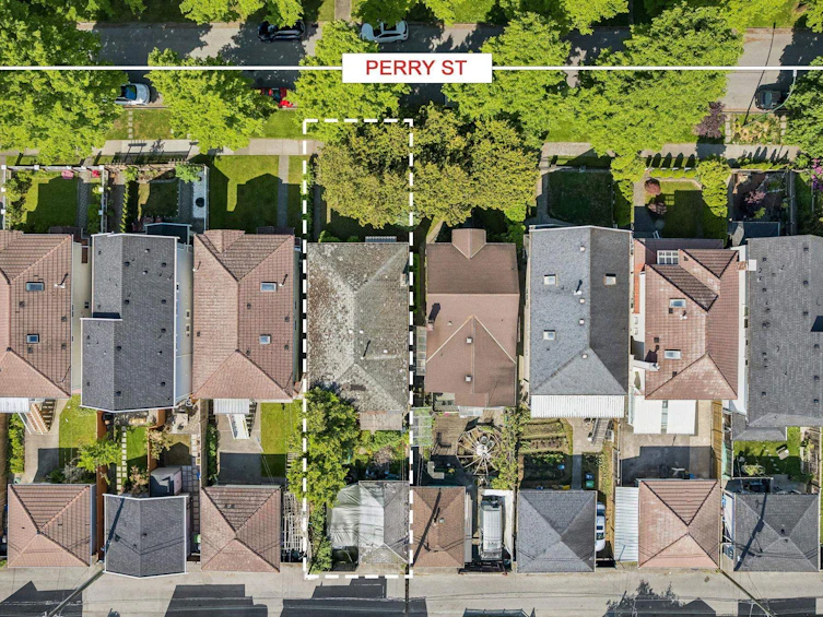 4420 Perry Street, Vancouver, BC, V5N 3X5 - 2