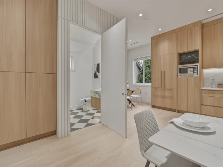 3110 W 42nd Avenue, Vancouver, BC, V6N 3H2 - 3