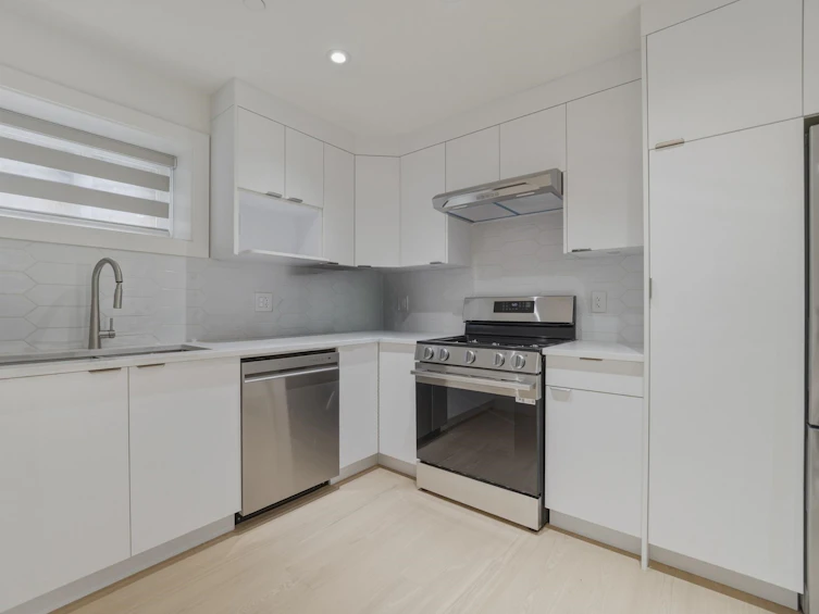3110 W 42nd Avenue, Vancouver, BC, V6N 3H2 - 12