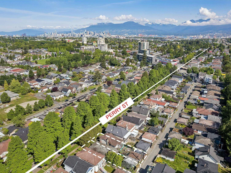 4412 Perry Street, Vancouver, BC, V5N 3X5 - 12