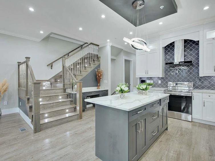 15456 Russell Avenue, Surrey, BC, V4B 2R3 - 4