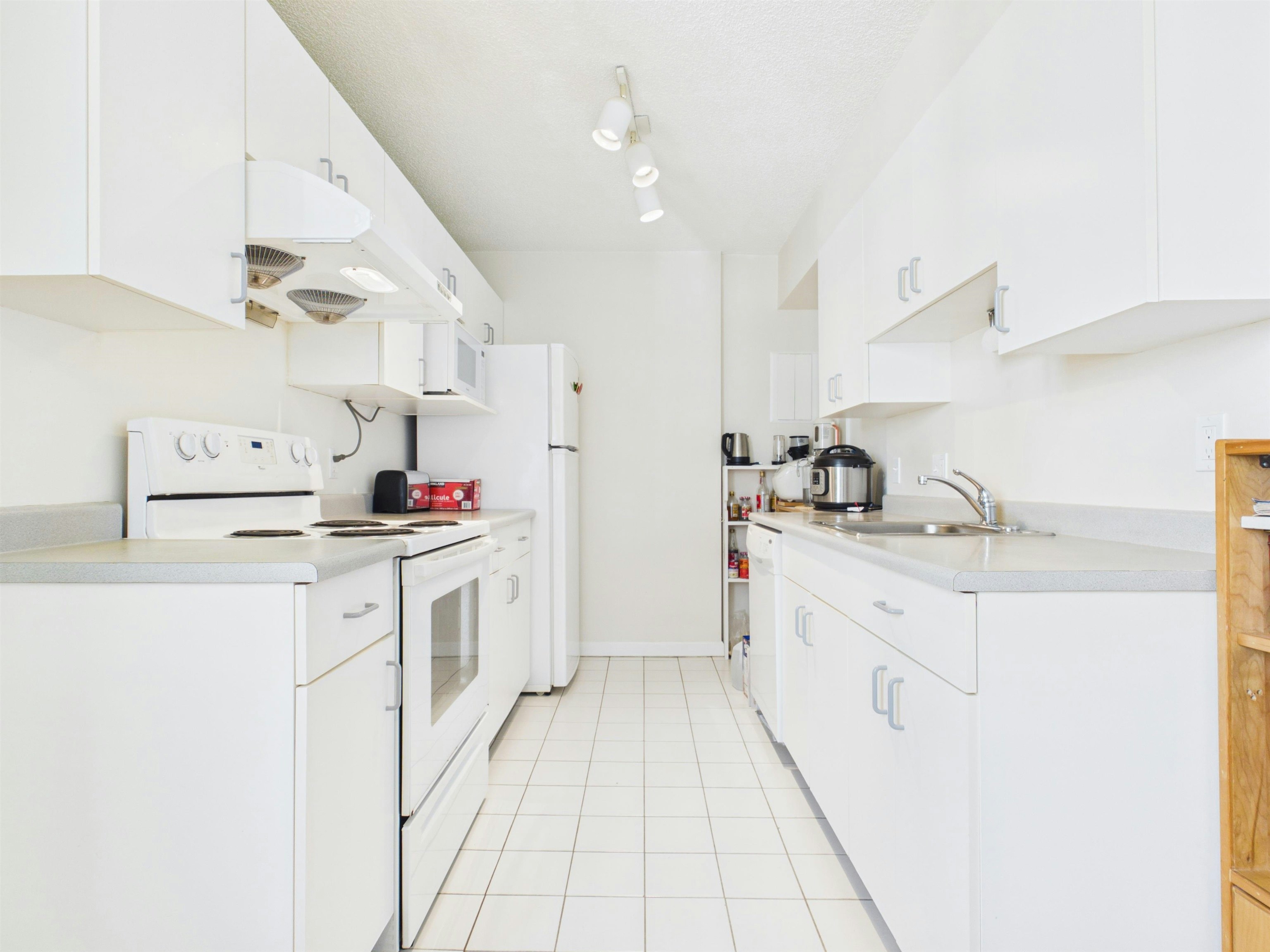 1702-5645 Barker Avenue, Burnaby, BC, V5H 3Z5 - 10