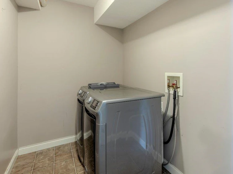 8627 Henderson Street, Mission, BC, V2V 7P9 - 7