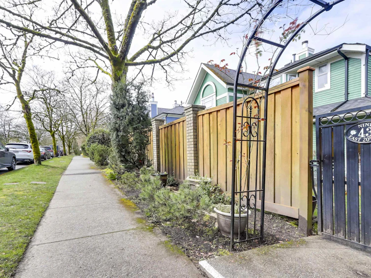 9-43 E 20th Avenue, Vancouver, BC, V5V 5C7 - 3