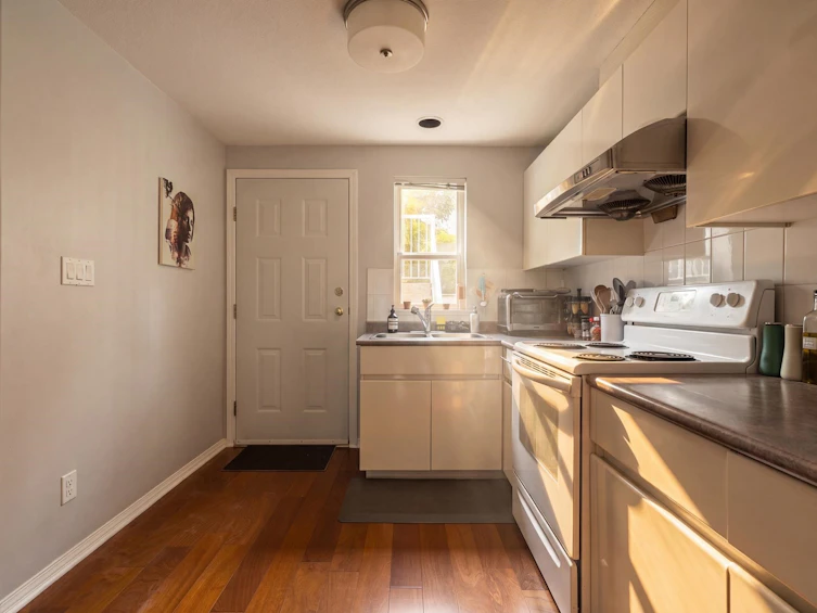 888 E 30th Avenue, Vancouver, BC, V5V 2W1 - 28