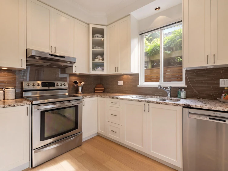 888 E 30th Avenue, Vancouver, BC, V5V 2W1 - 10