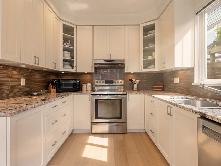 888 E 30th Avenue, Vancouver, BC, V5V 2W1 - 9