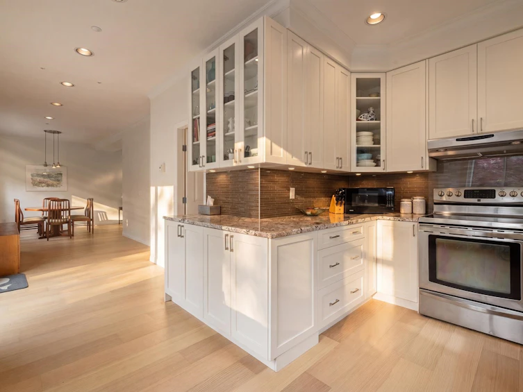 888 E 30th Avenue, Vancouver, BC, V5V 2W1 - 8