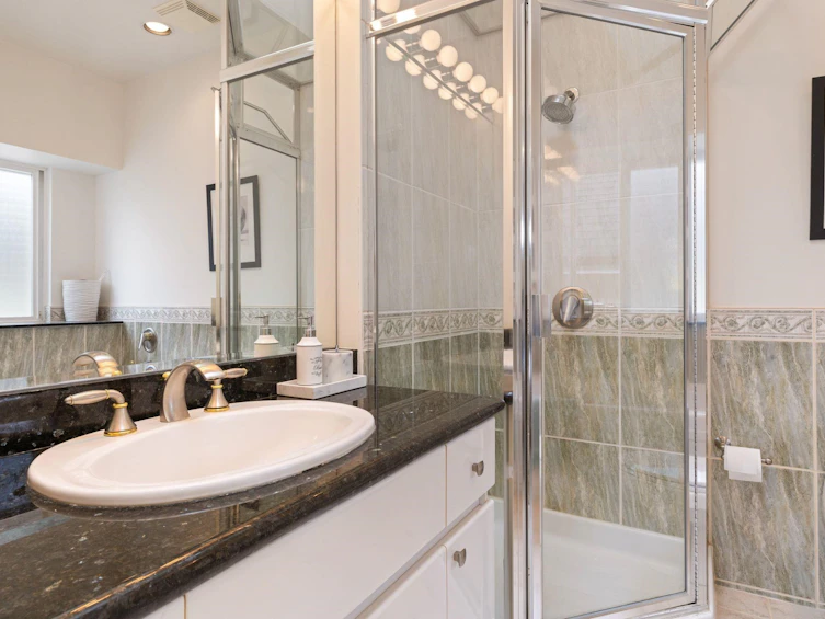 888 E 30th Avenue, Vancouver, BC, V5V 2W1 - 19