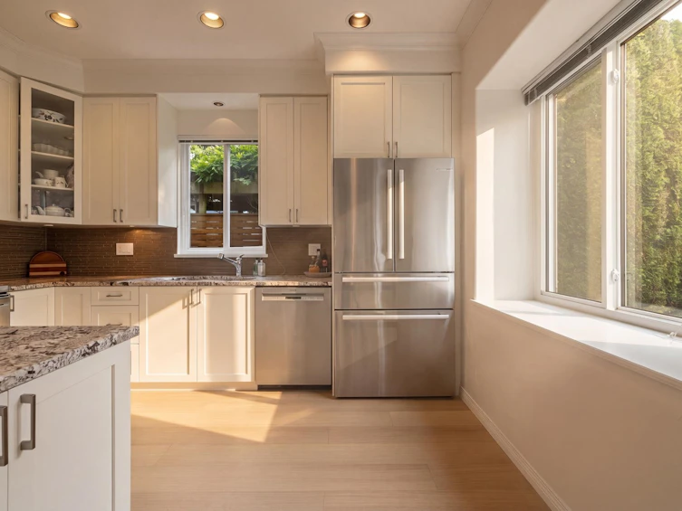 888 E 30th Avenue, Vancouver, BC, V5V 2W1 - 11