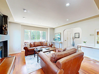 4093 Nithsdale Street - 5