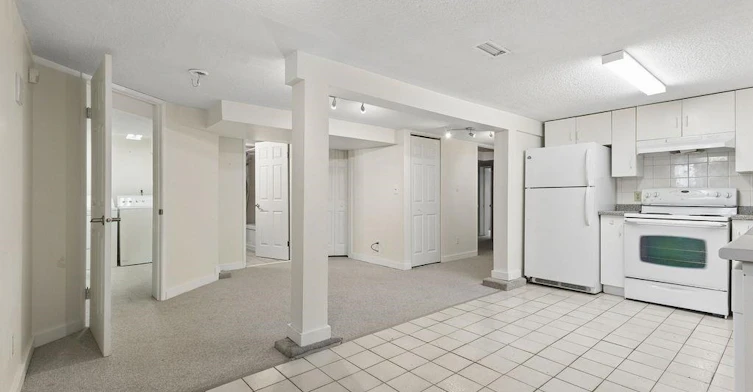 Ground level-3229 W 11th Avenue, Vancouver, BC, V6K 2M9 - 2