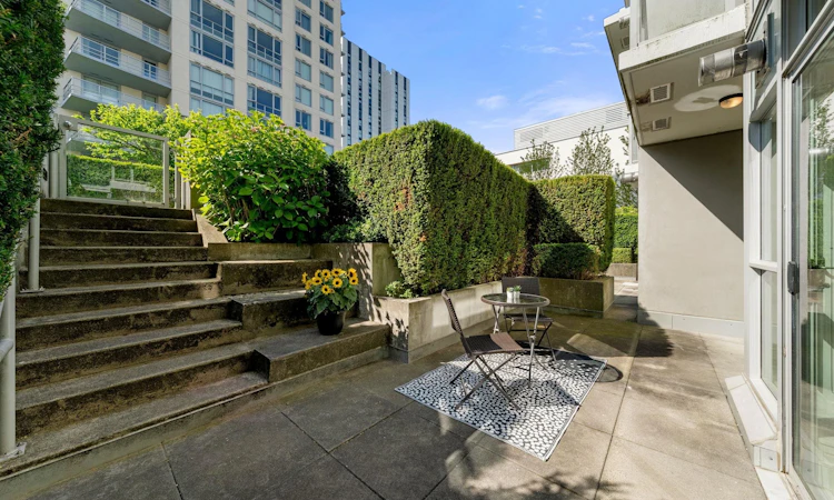 102-6080 Iona Drive