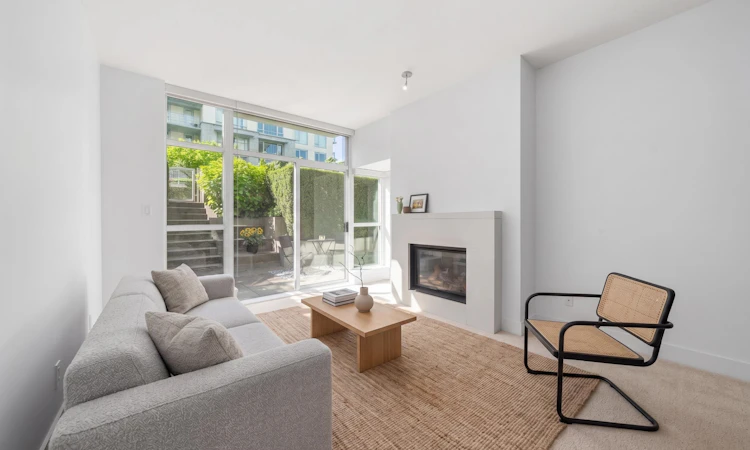 102-6080 Iona Drive