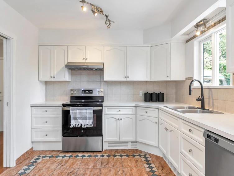 7958 Taulbut Street, Mission, BC, V2V 3W7 - 8