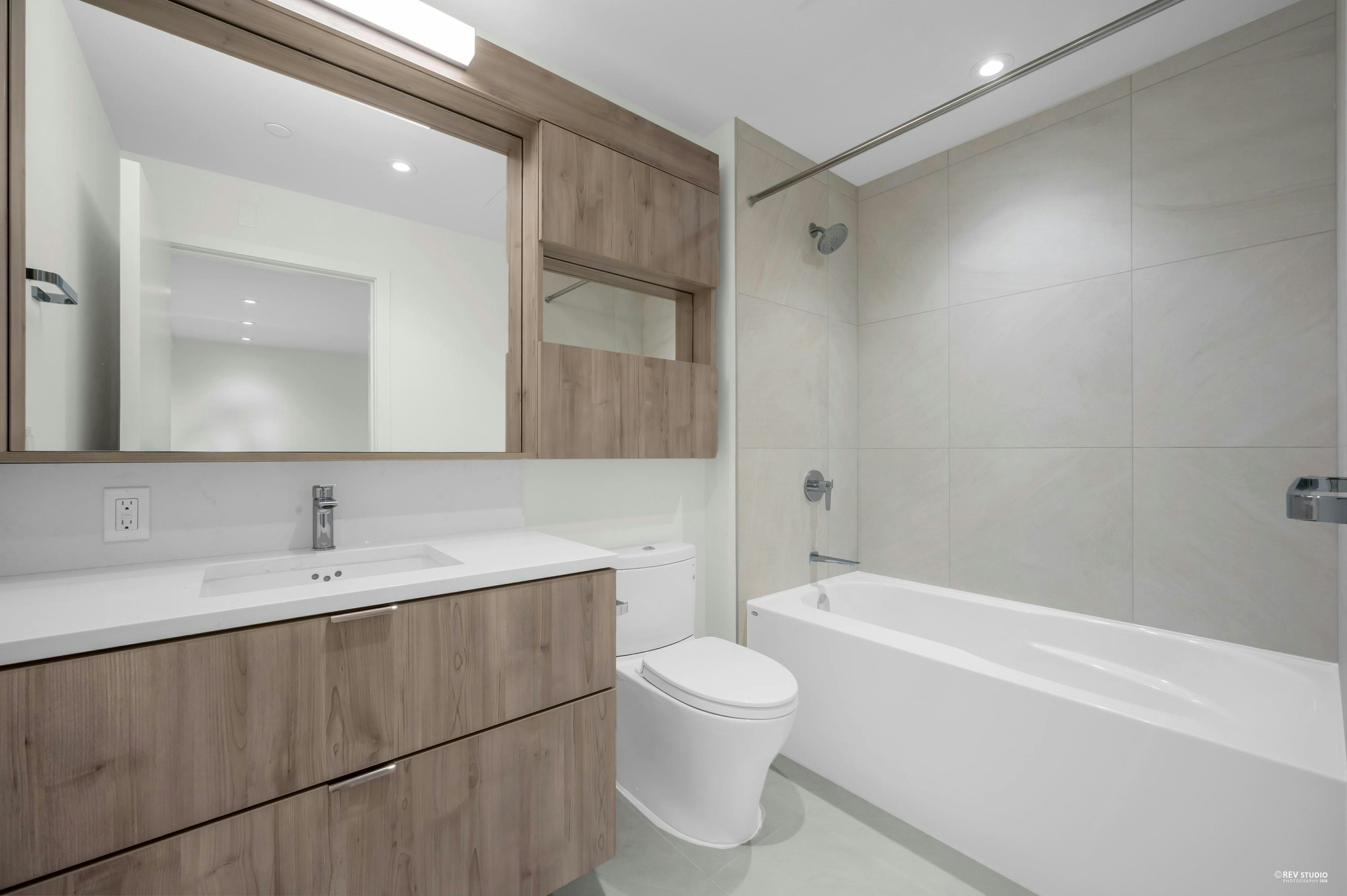 320-755 Harbourside Drive, North Vancouver, BC, V7P 0G1 - 6