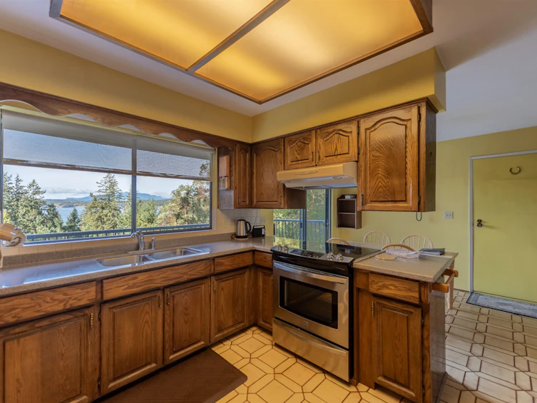 8846 Redrooffs Road, Halfmoon Bay, BC, V7Z 1B2 - 7