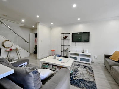 139-15215 105 Avenue - 5
