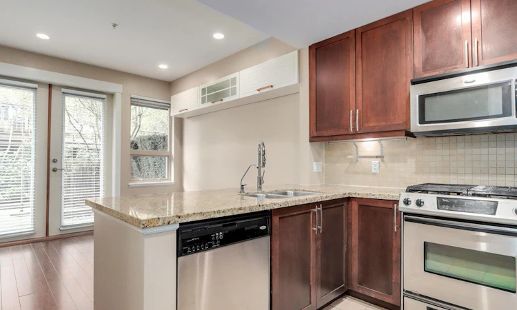 319 E 15th Street