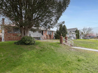 894 Invergarry Avenue - 2