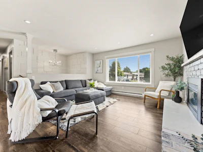 26451 30a Avenue - 2
