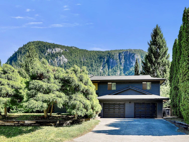 40011 Plateau Drive, Squamish, BC, V8B 0W3 - 38