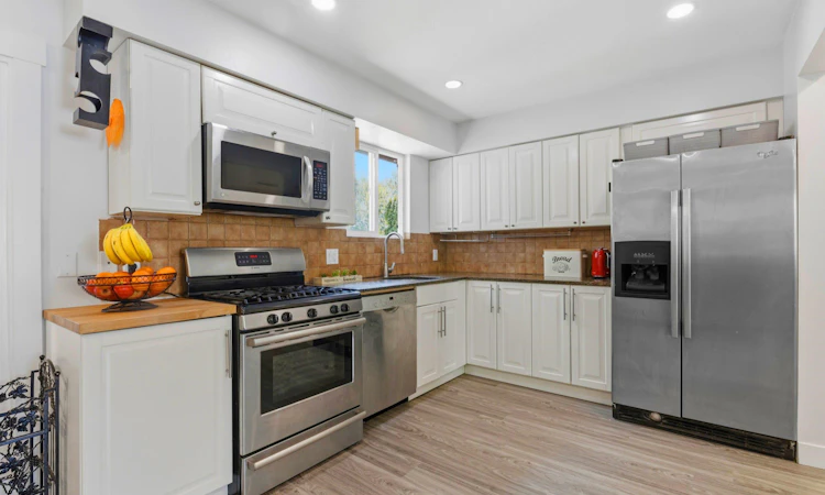713 Appleyard Court