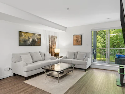102-2832 Capilano Road - 4