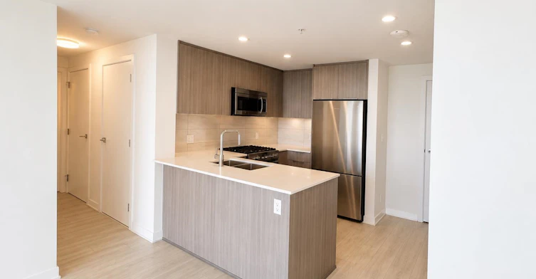 1304-1471 Hunter Street, North Vancouver, BC, V7J 1H3 - 3