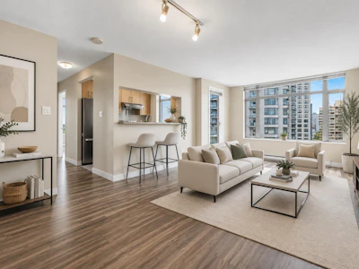 1202-3660 Vanness Avenue - 3