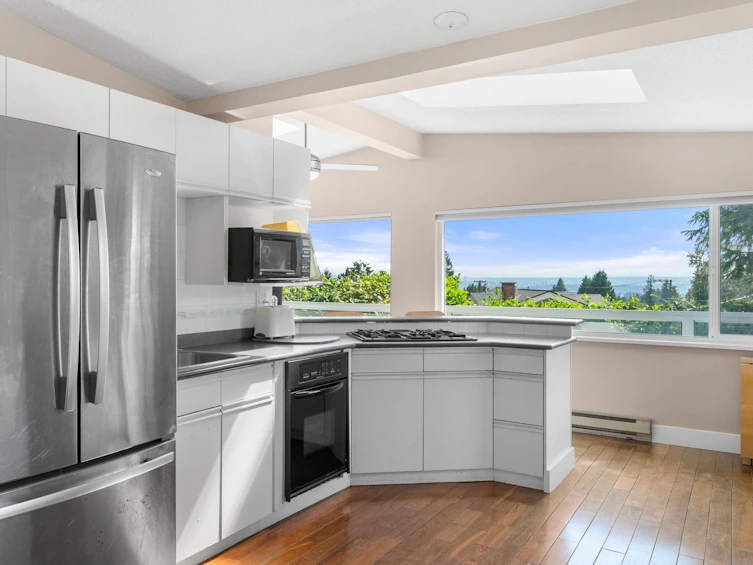 3920 Delbrook Avenue, North Vancouver, BC, V7N 3Z8 - 4