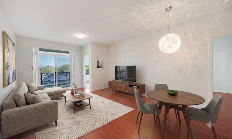 329-2239 Kingsway