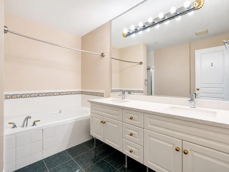 104-1185 Pacific Street, Coquitlam, BC, V3B 7Z2 - 6