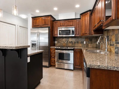 302-9060 Birch Street - 2
