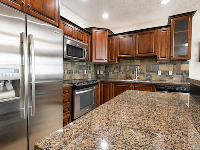 302-9060 Birch Street - 4