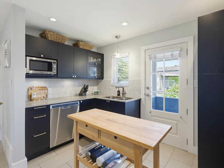 273 Burns Street, Coquitlam, BC, V3K 4E6 - 9