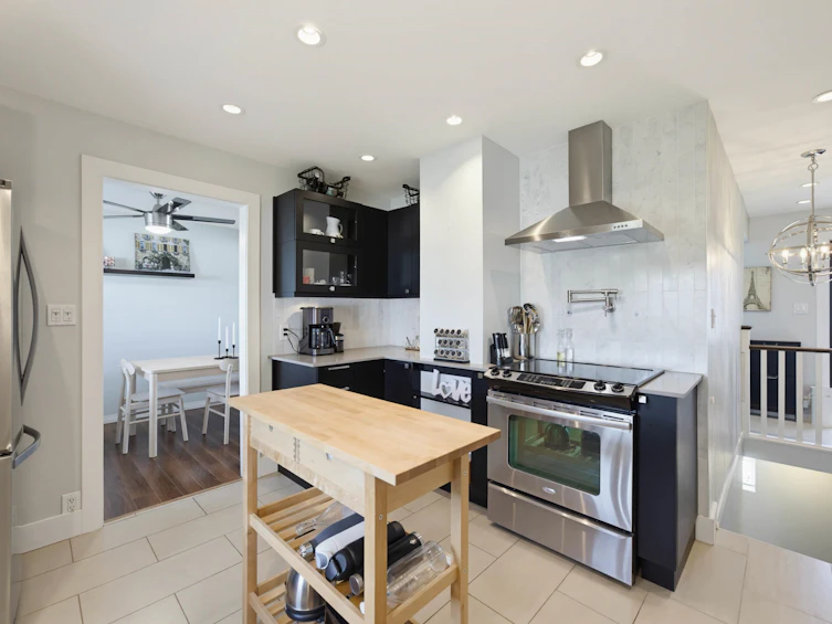 273 Burns Street, Coquitlam, BC, V3K 4E6 - 8